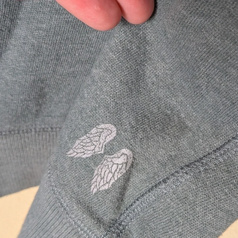 Victoria's Secret Gray "Love" Heart Beaded Graphic Sweatshirt Size‎ L - Picture 5 of 7